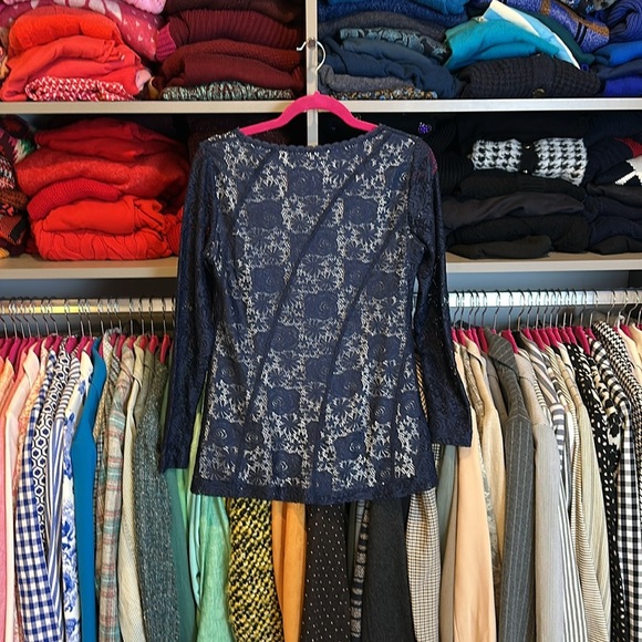 Skye’s the Limit navy lace overlay top size S - Picture 3 of 3